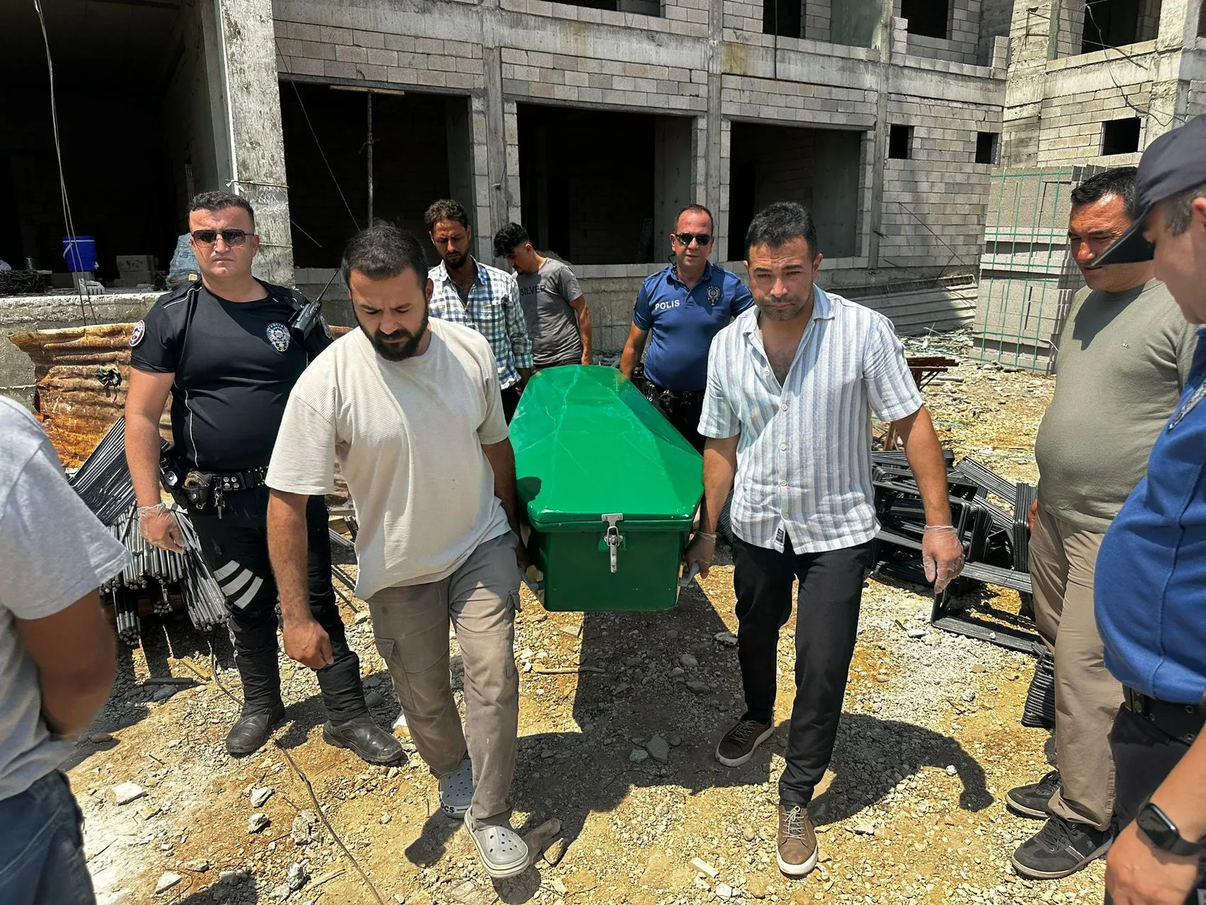 Mersin'de inşaatta çalışan işçi 10'uncu kattan düşerek hayatını kaybetti