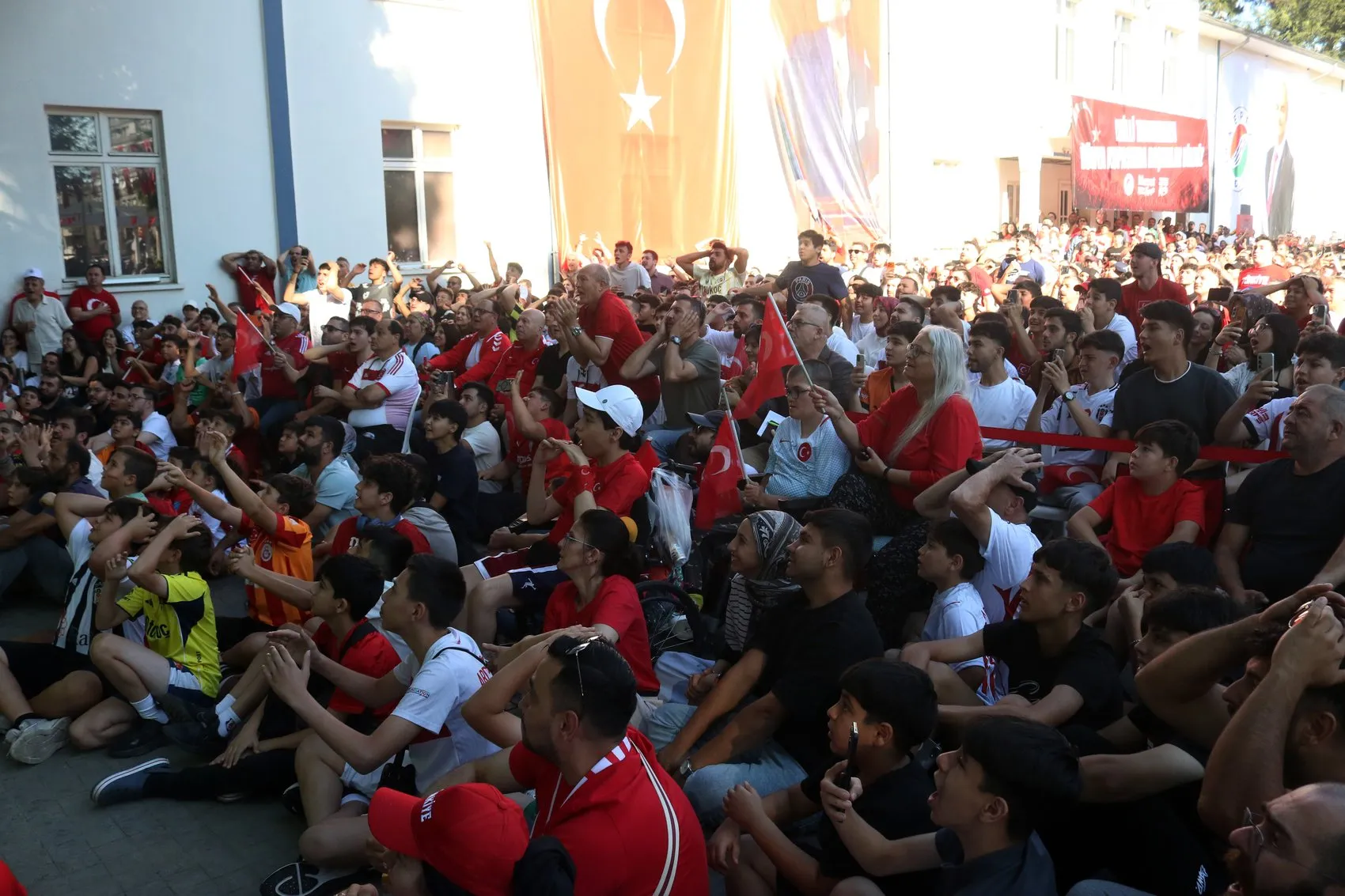 Antalya milli maç heyecanıyla doldu ama sonuç hüsran oldu