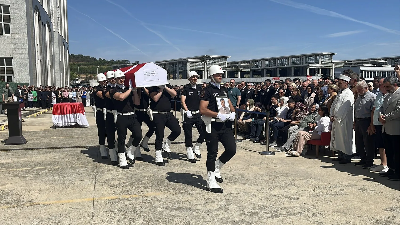 Gebze Adliyesi’nde savcı Ayhan Uyumaz için veda töreni