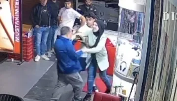 Esenyurt’ta saldırganın bıçaklı saldırı girişimi ayağına takıldı