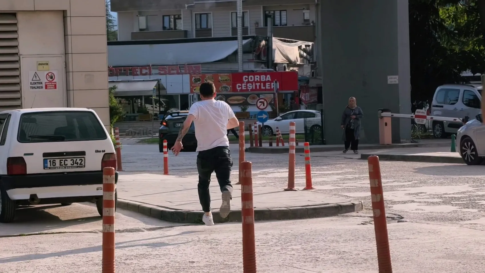 İnegöl'de polisten kaçmaya çalışan hırsızlık şüphelisi kıskıvrak yakalandı