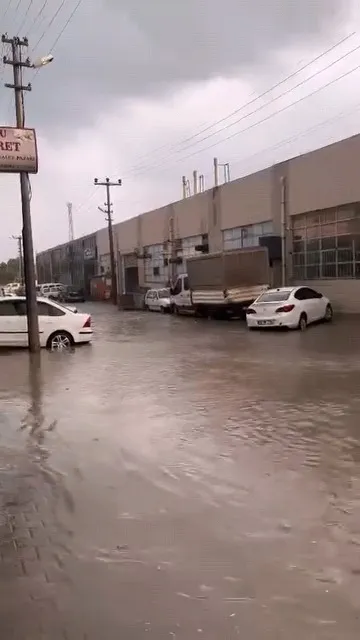 İnegöl’de dolu yağışı hayatı felç etti