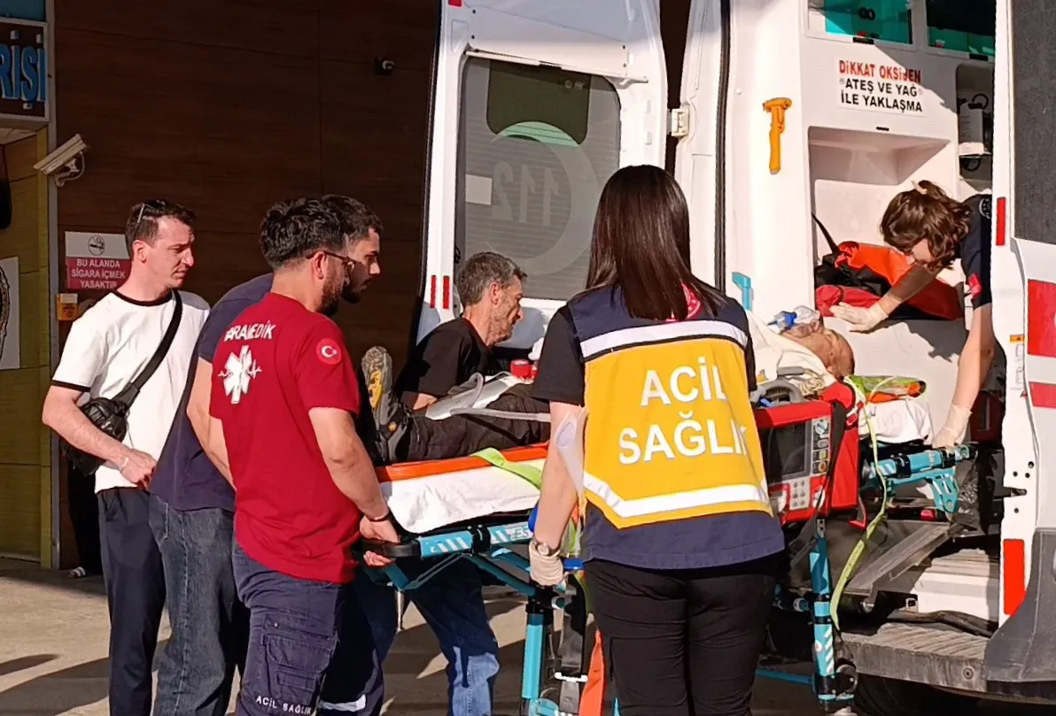 İnegöl'de bahçede kiraz toplarken dört metre yüksekten yere çakıldı