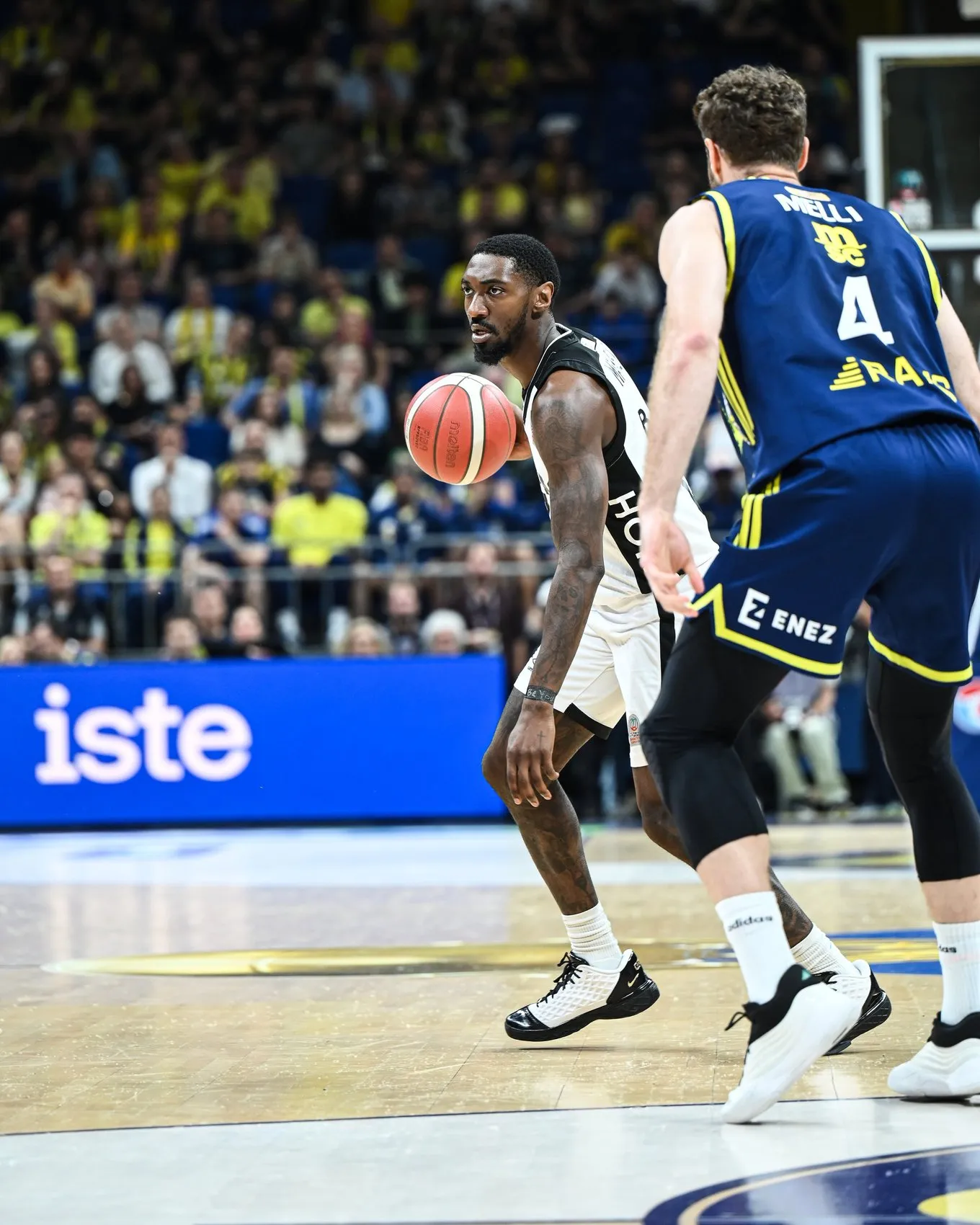 Beşiktaş derbide Fenerbahçe’yi evinde devirdi