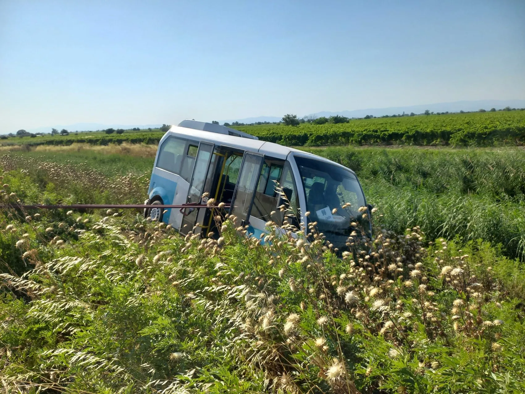 Manisa’da minibüs şarampole uçtu 6 kişi yaralandı