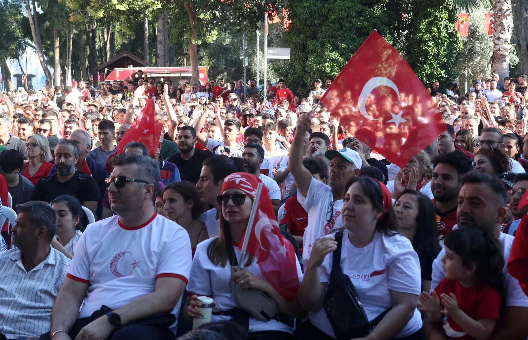 Antalya milli maç heyecanıyla doldu ama sonuç hüsran oldu