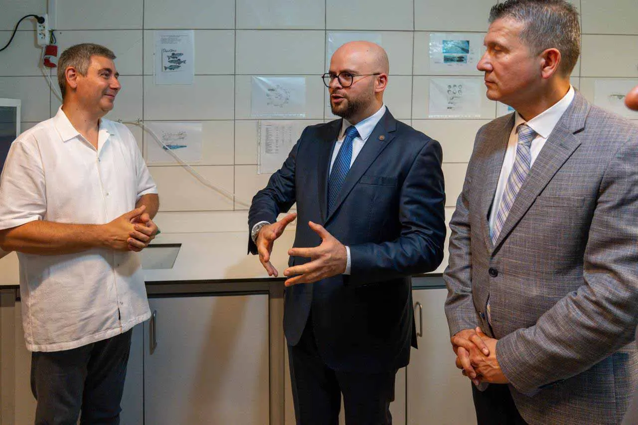 Tekirdağ'da bilim dünyasına yeni soluk Zebra balığı laboratuvarı açıldı