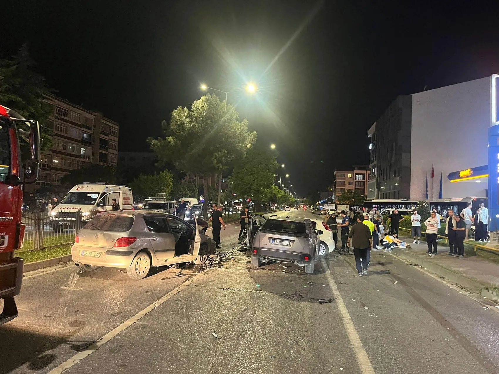Samsun'da kontrolden çıkan araç karşı şeride daldı 5 yaralı