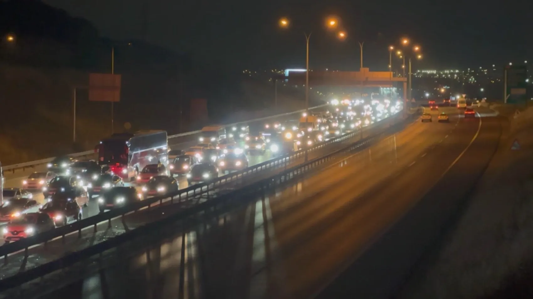 İstanbul yolunda dönüş trafiği kabusu