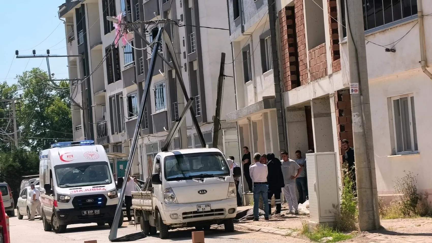Bursa İnegöl'de inşaat kazası Çatıdaki usta elektrik akımına kapıldı