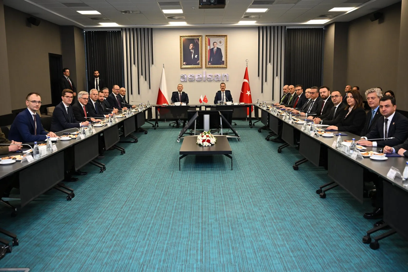 Polonya Cumhurbaşkanı Nawrocki ASELSAN tesislerini yakından inceledi
