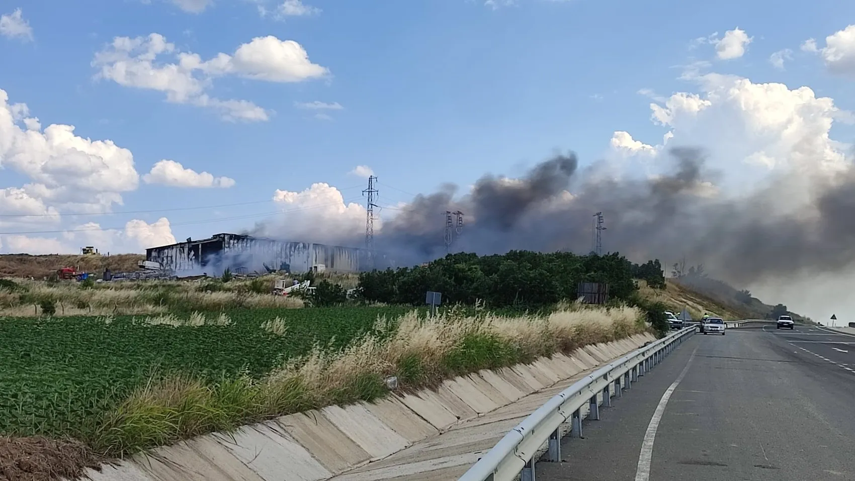 Keşan'daki atık tesisinde plastikler alevlere teslim oldu