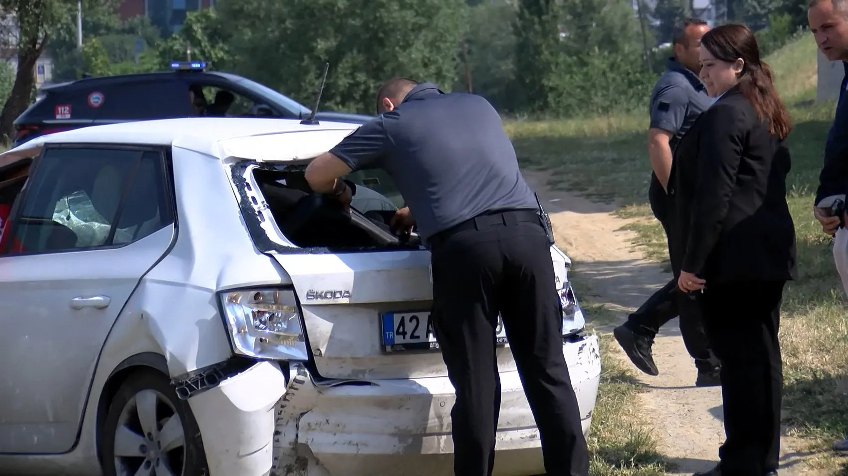 Adliye otoparkında kaza yapan hakimin aracı iki metreden aşağı uçtu