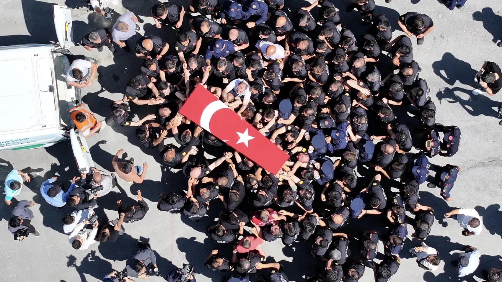 Konya fabrikadaki yangında can veren itfaiyecisini uğurladı