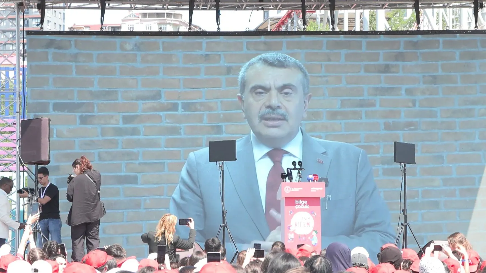 Genç yazarların gözünden aile temalı hikayeler ödüllendirildi