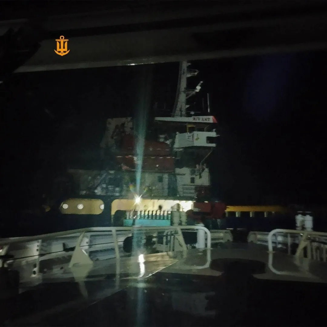 Saldırıya uğrayan Türk kargo gemisi İstanbul Boğazı'ndan geçti