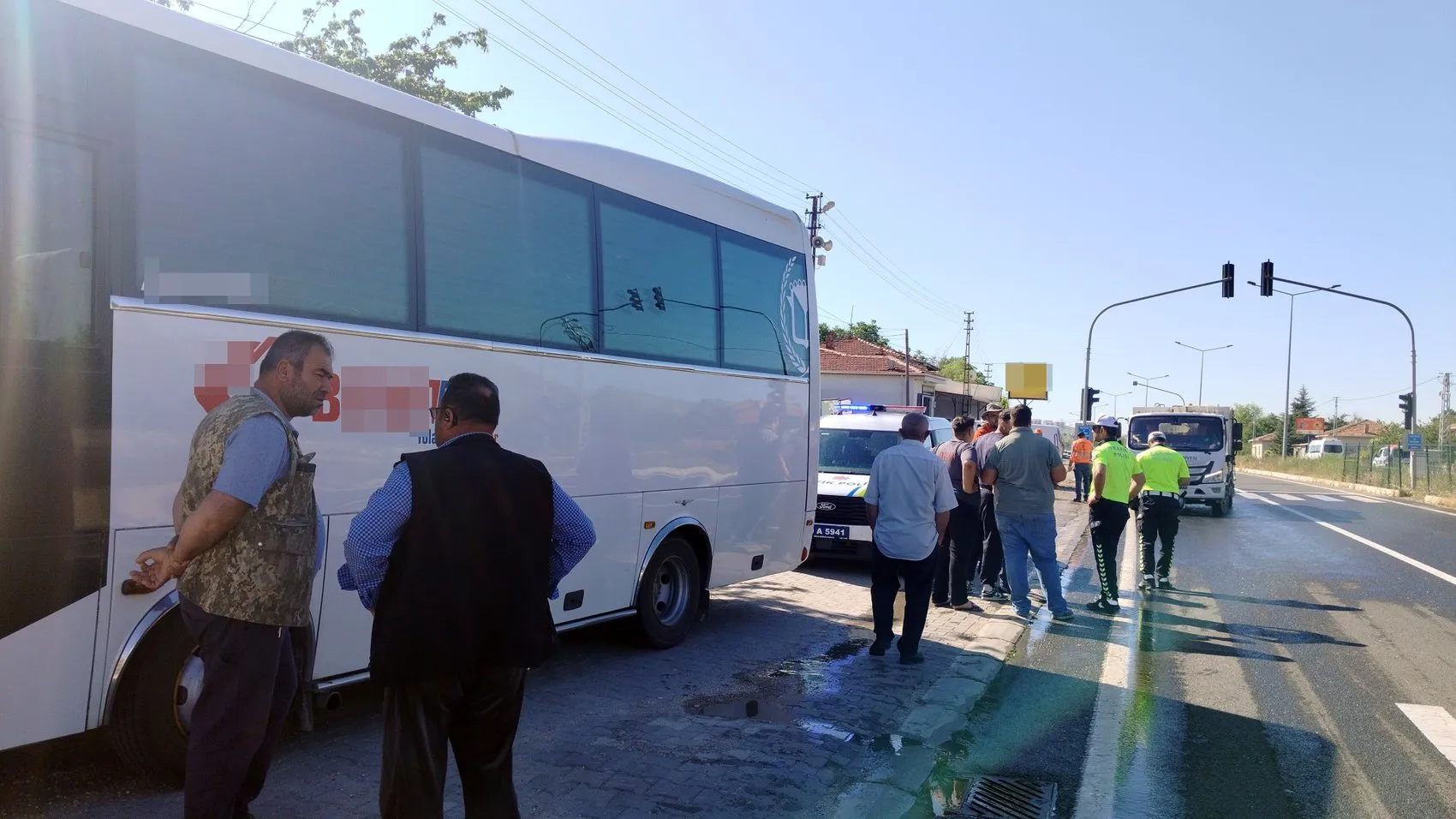 Kırşehir yolunda işçi servisleri çarpıştı 17 yaralı