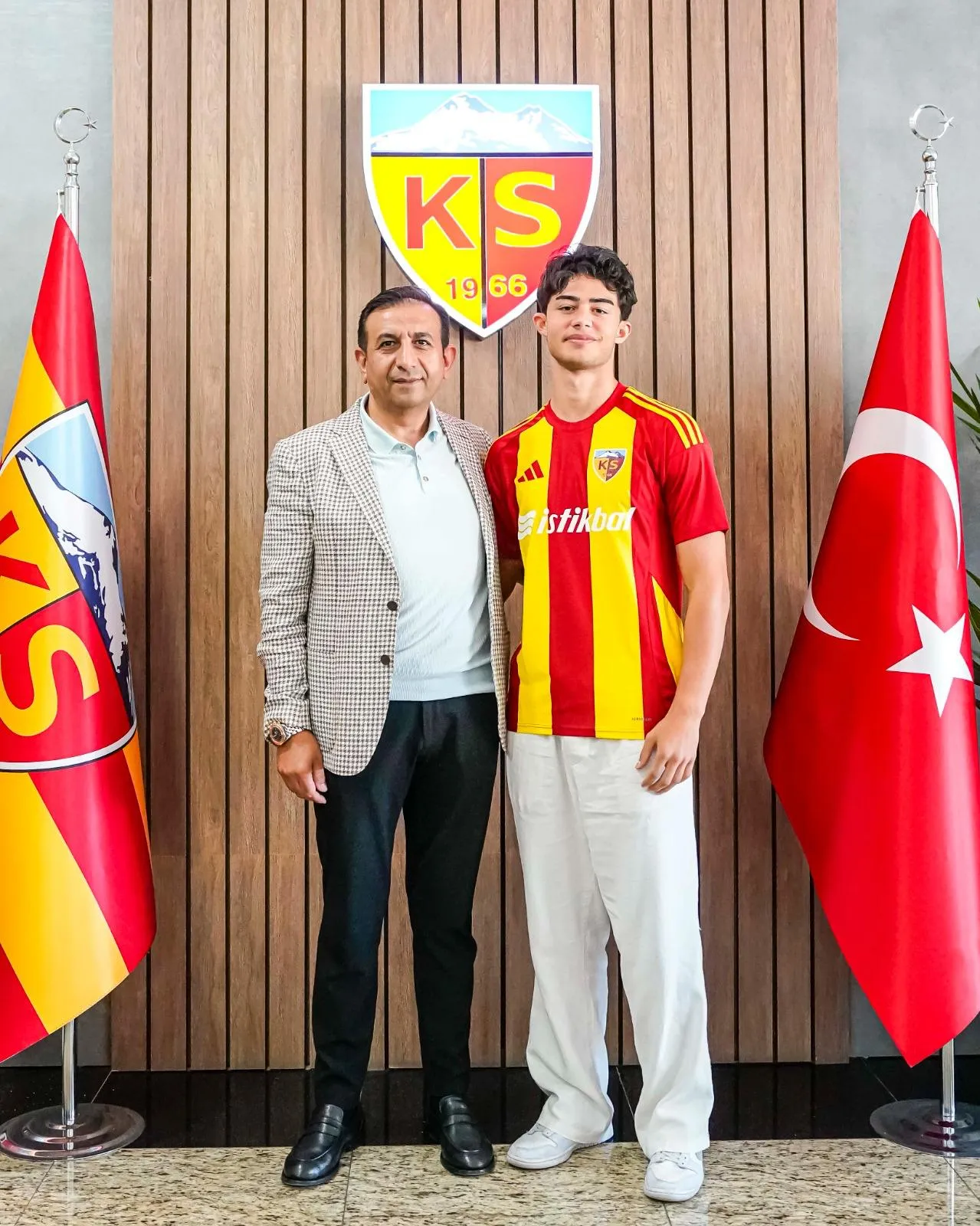 Kayserispor altyapıdan yetişen genç yeteneği bırakmıyor