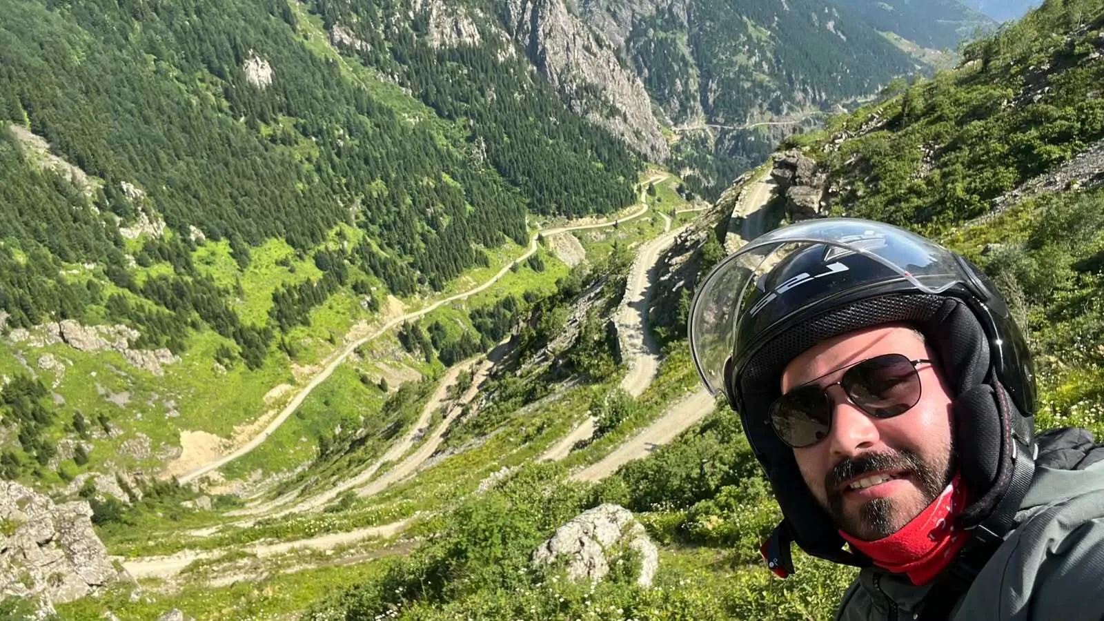 Küçük motoruyla 81 ili karış karış geziyor