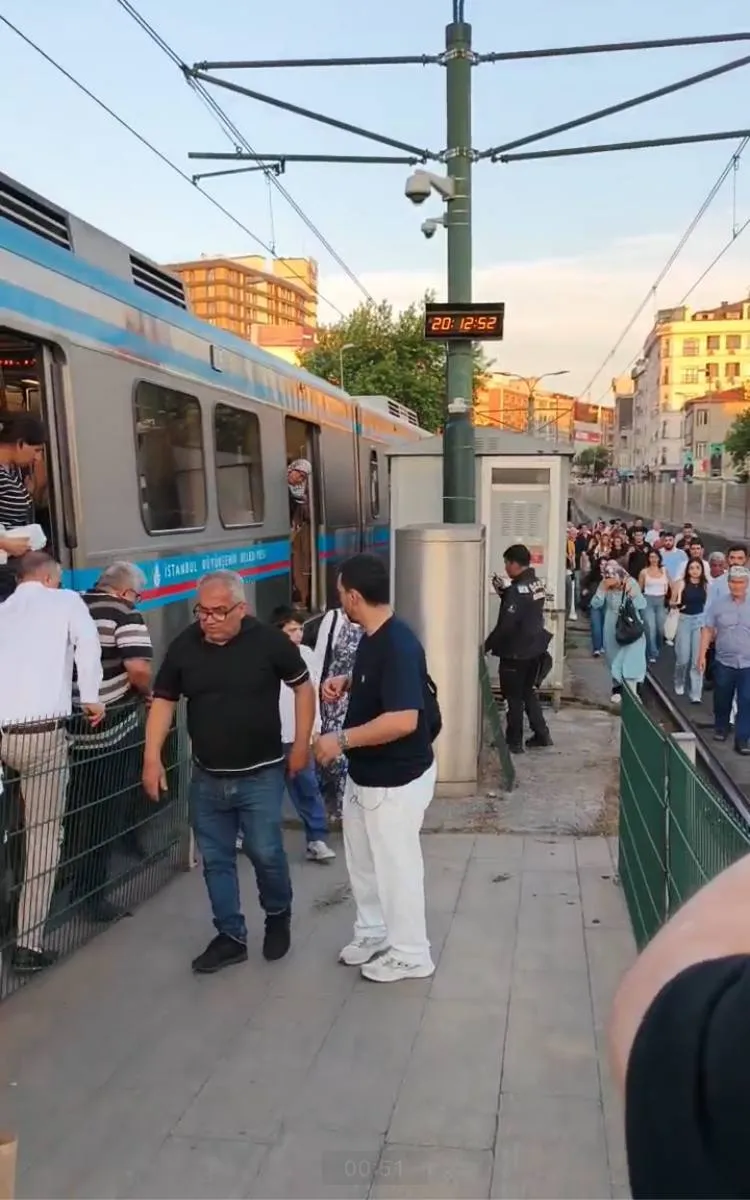 Gaziosmanpaşa’da tramvay hattında yangın paniği