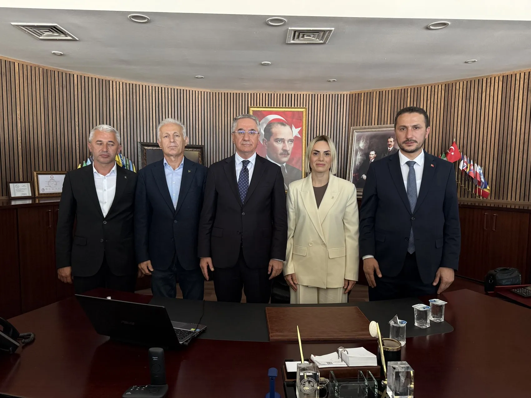 Akçakoca belediye meclisinde seçim kavgası