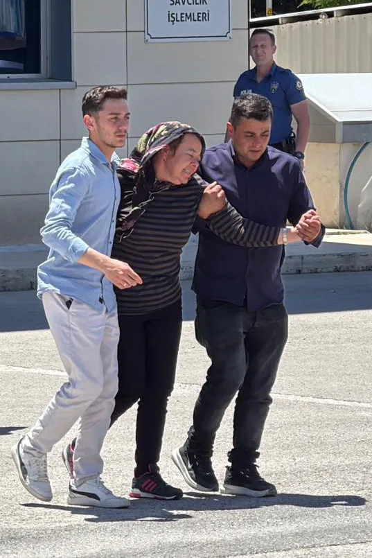 Antalya'da 7 aylık hamile hemşire evinde hayatını kaybetti