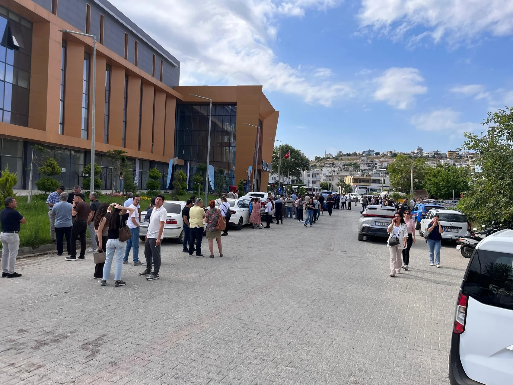 Silifke Belediyesi’ne yönelik yolsuzluk operasyonunda 18 kişi gözaltına alındı