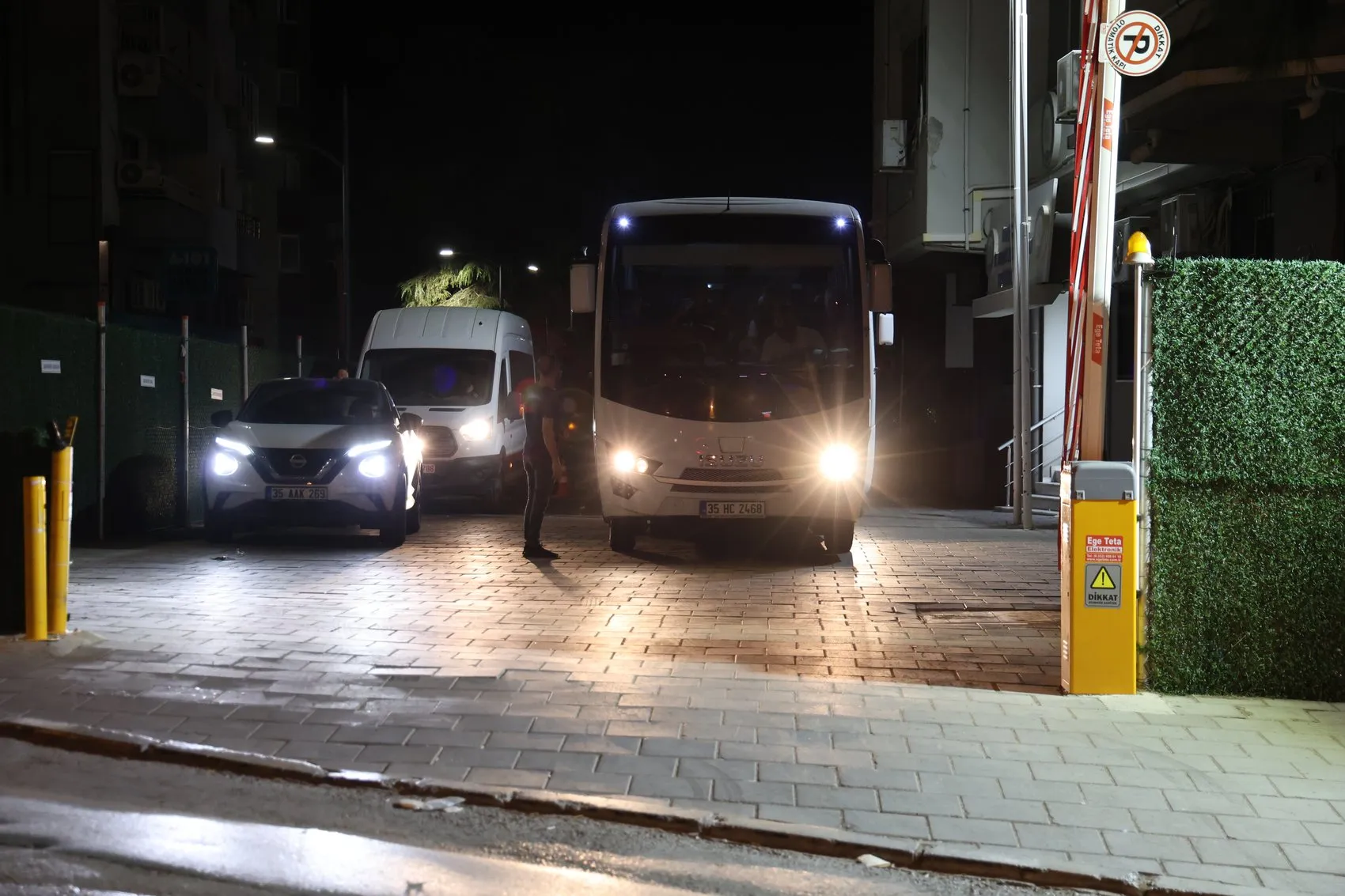 İzmir'de rüşvet operasyonu İki belediye başkanı da dosyada