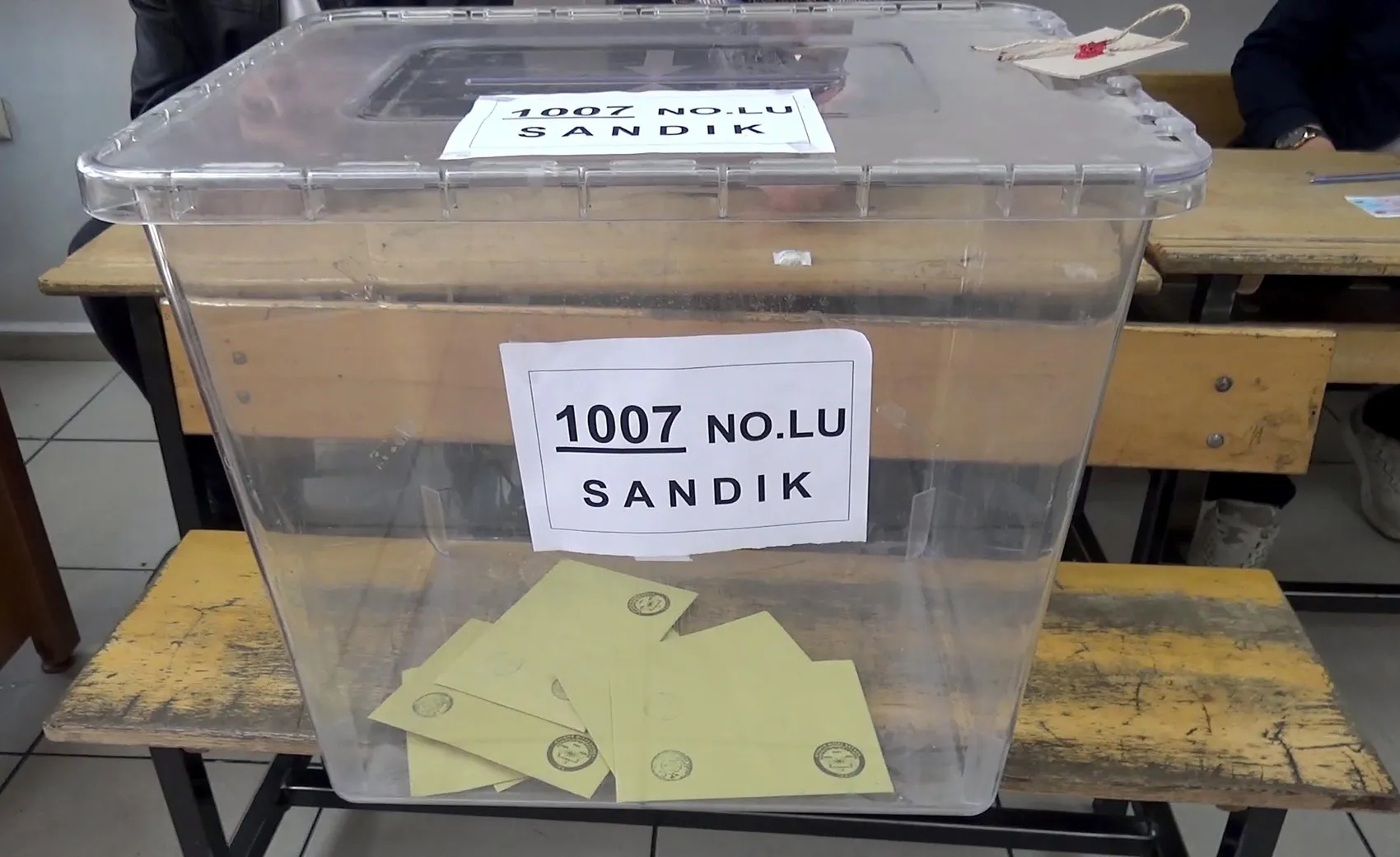 Erzurum Lalapaşa Mahallesi yeni muhtarını seçmek için sandık başında