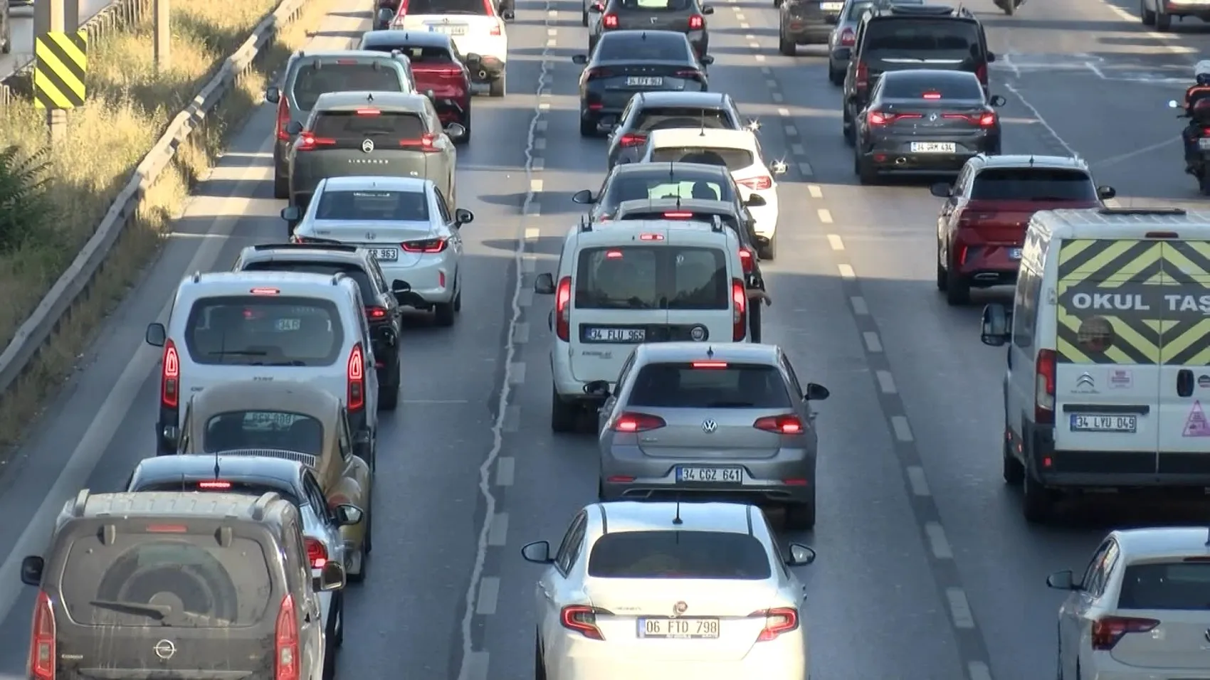 İstanbul trafiği haftaya kilitlenerek başladı