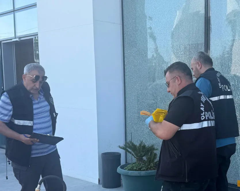 Antalya'da oto galeriye maskeli saldırı