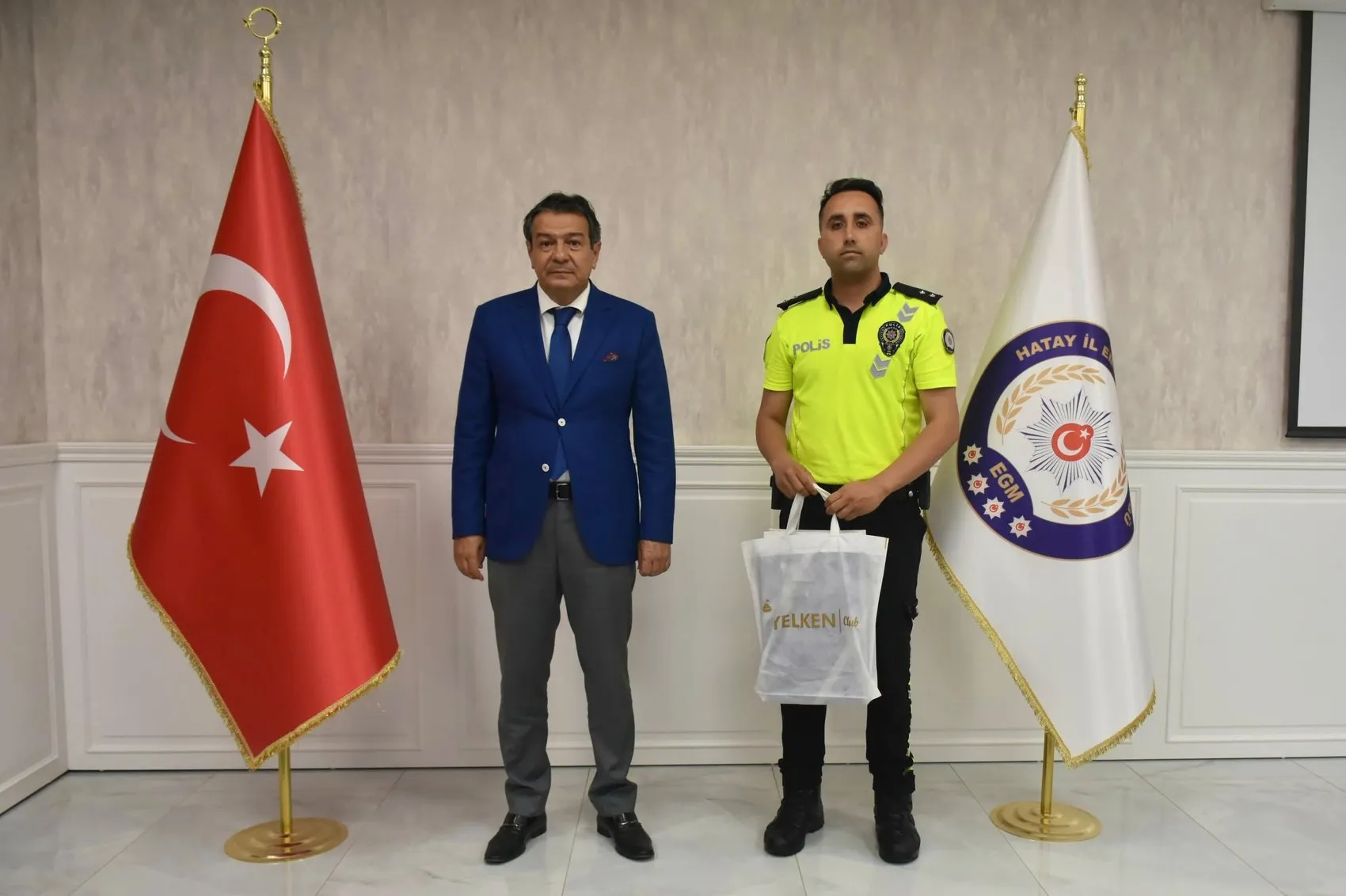 Sınava yetişemeyen öğrenciye polis desteği ödül getirdi