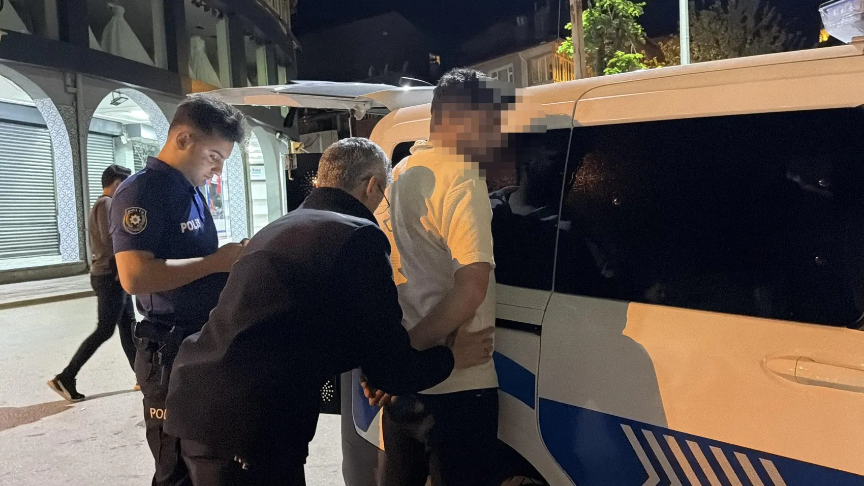 Kütahya'da hasta çocuk için toplanan bağışları çalmaya çalışırken yakalandı