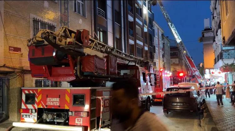 Esenler'de gece yarısı korkutan apartman yangını
