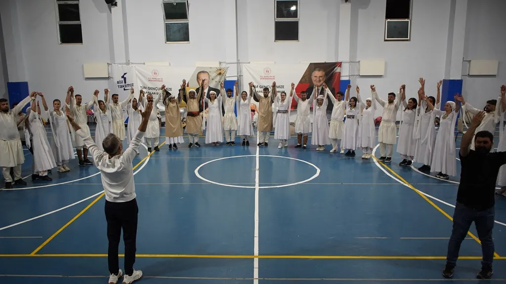 Siirtli öğretmenler sahne tozunu yutmaya hazırlanıyor