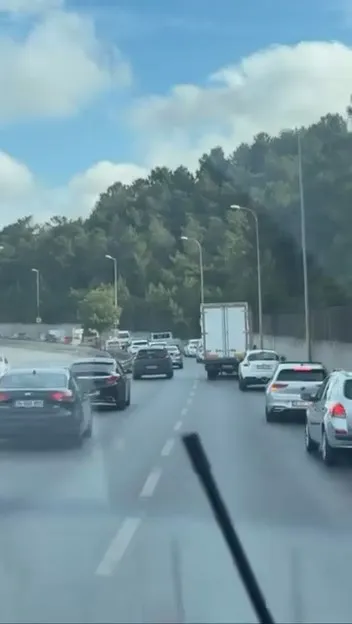 Maltepeli sürücülerden ambulansa hayat kurtaran fermuar desteği
