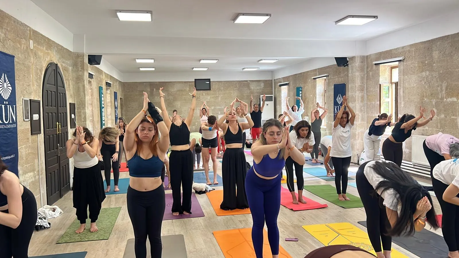 Kapadokya balonları arasında üç günlük yoga maratonu