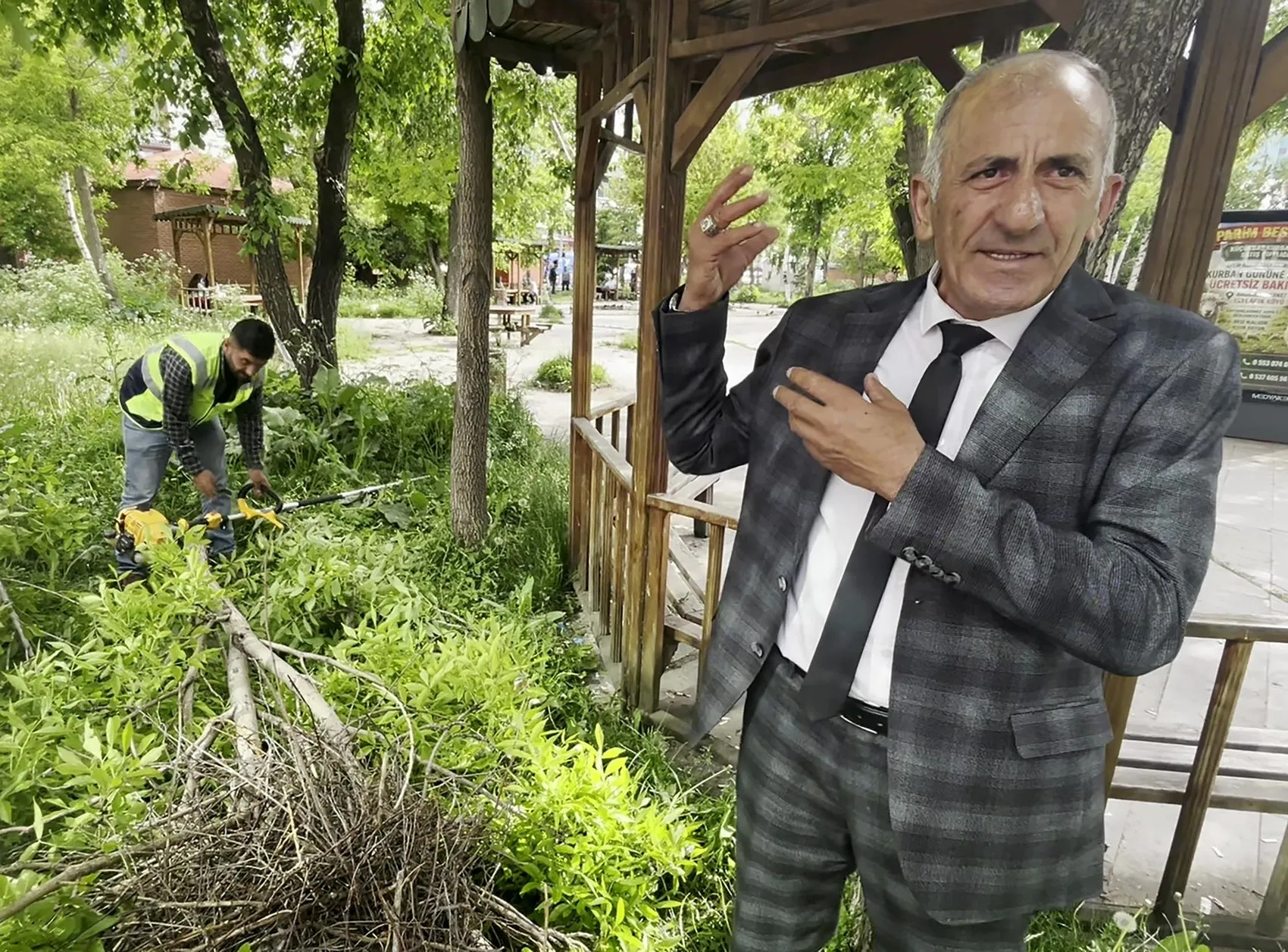 Ardahan’da belediye ekiplerinden kargalara ince düşünülmüş taşınma operasyonu