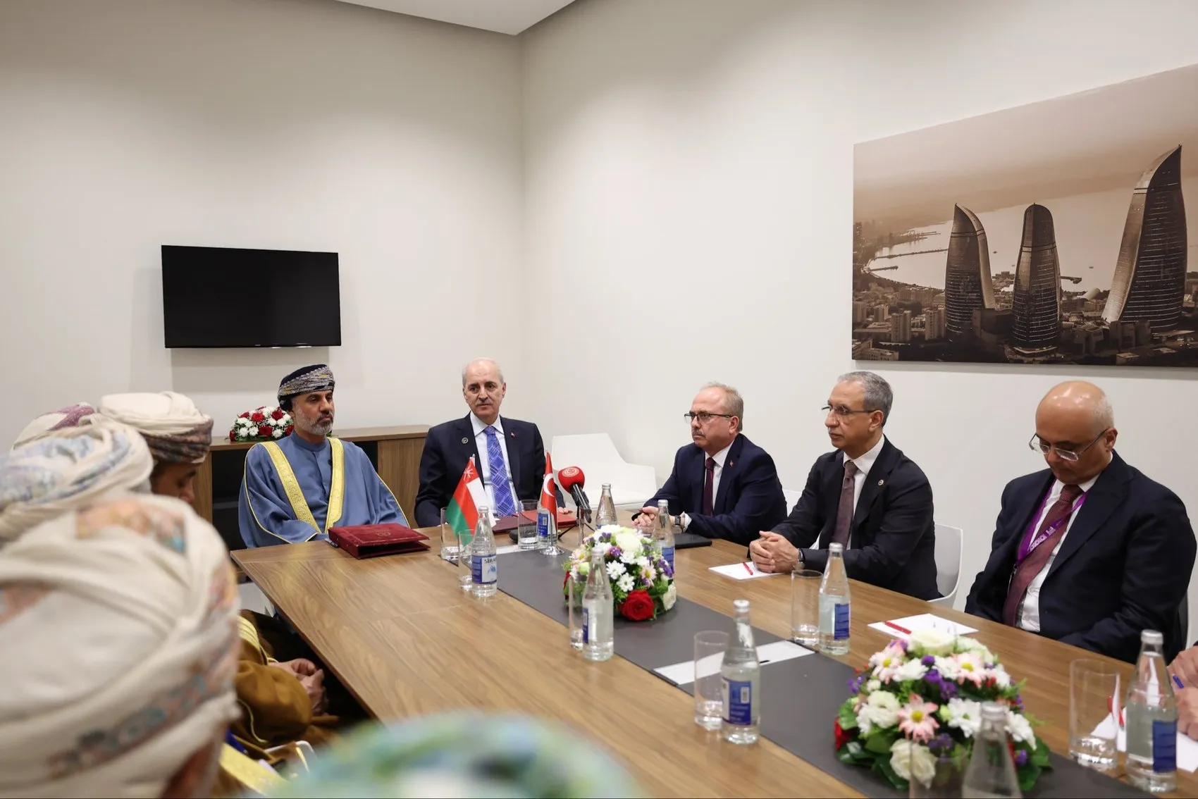 Kurtulmuş Bakü'de Umman Meclis Başkanı ile stratejik iş birliğini konuştu