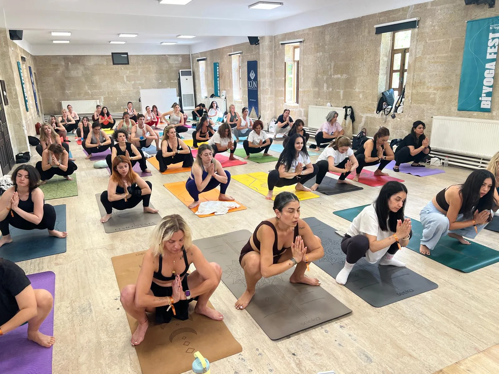 Kapadokya balonları arasında üç günlük yoga maratonu