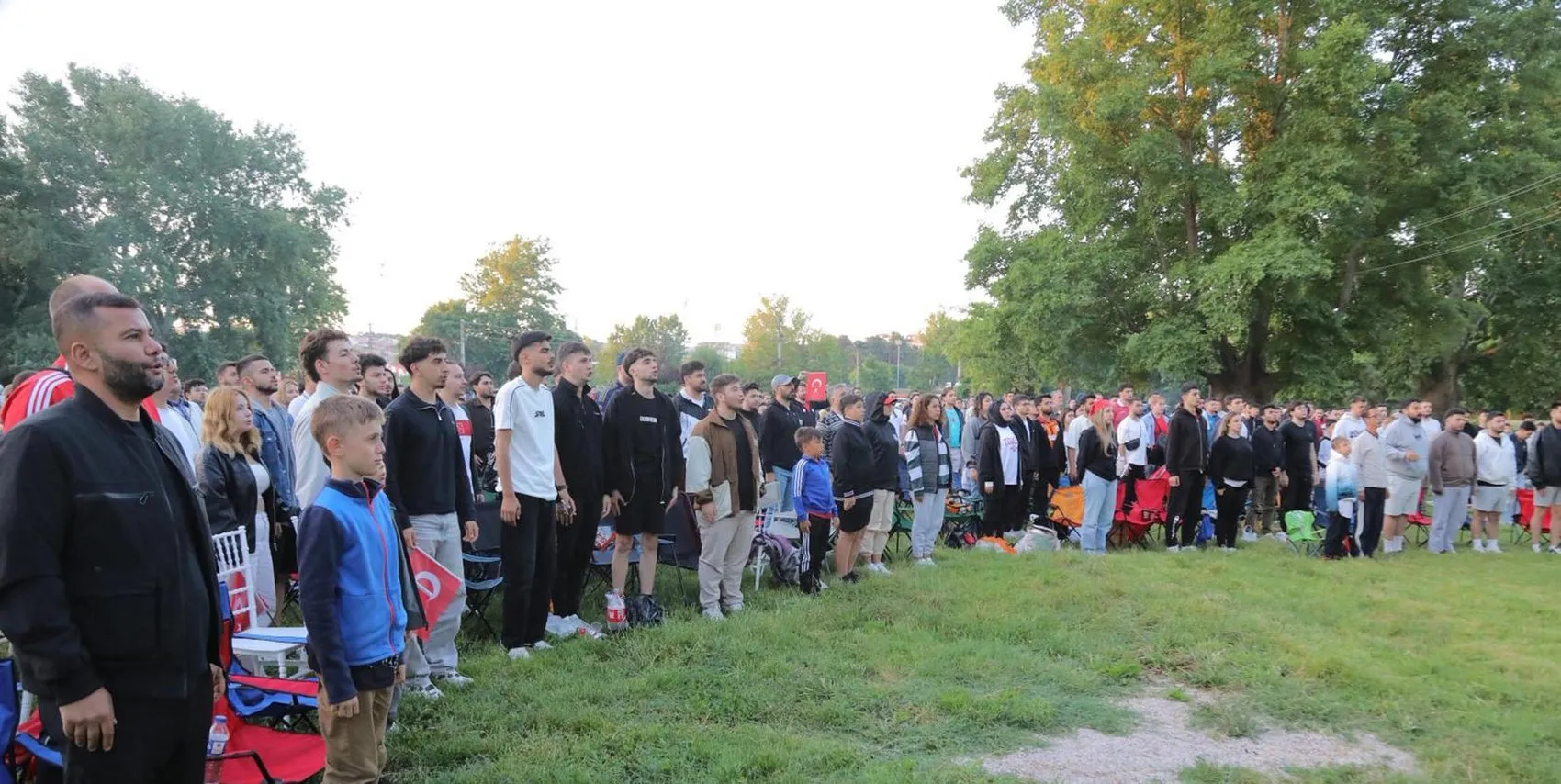 Edirne Sarayiçi'nde dev ekran milli maç buluşması