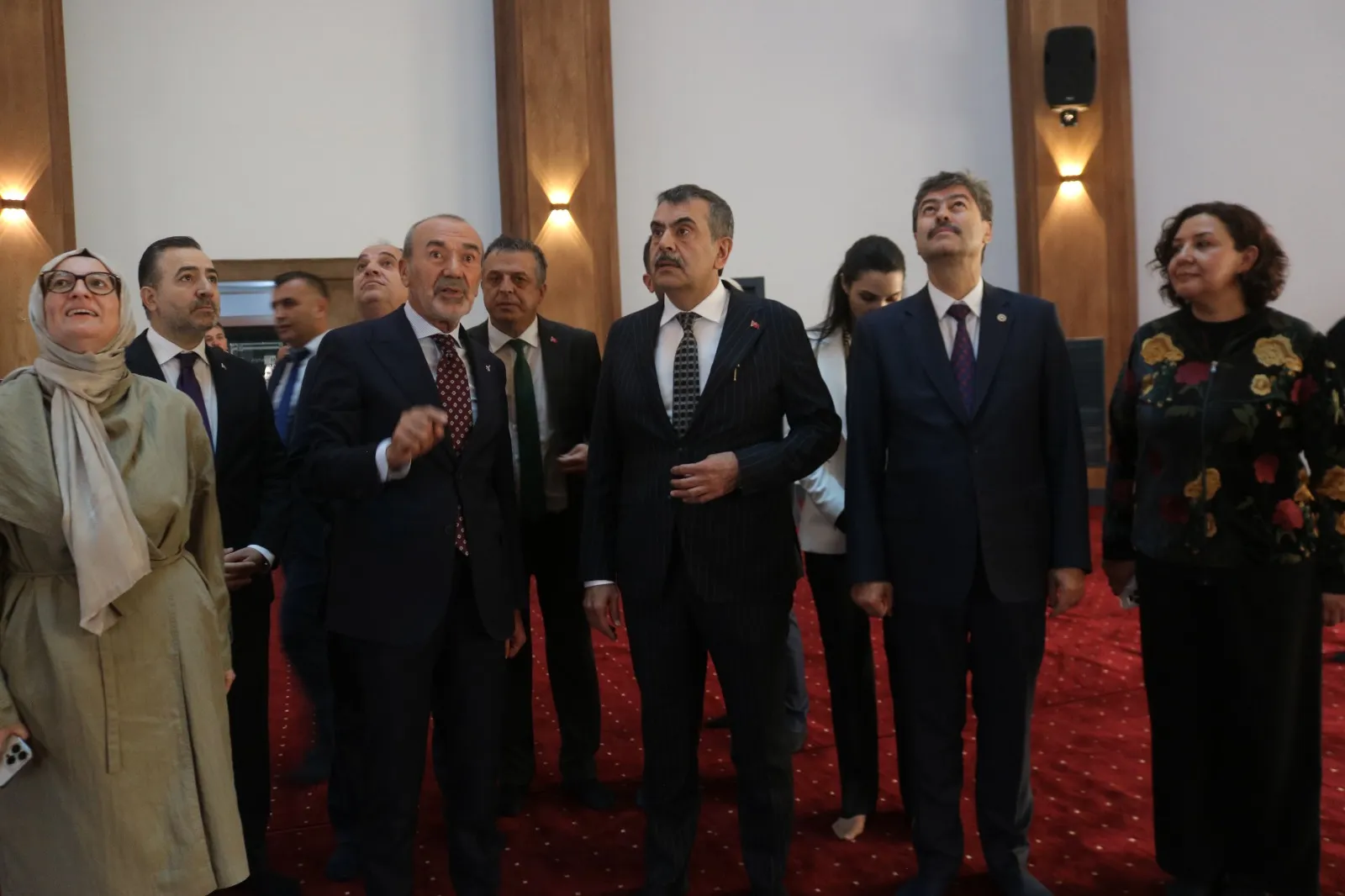 Bakan Tekin Cemevi'nde İnançlar Devlet Güvencesinde