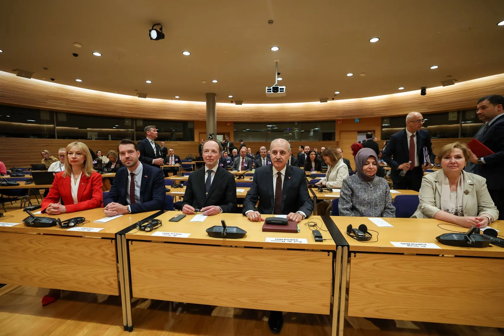 Kurtulmuş Avrupa’ya seslendi Türkiye sizin için yük değil zenginliktir