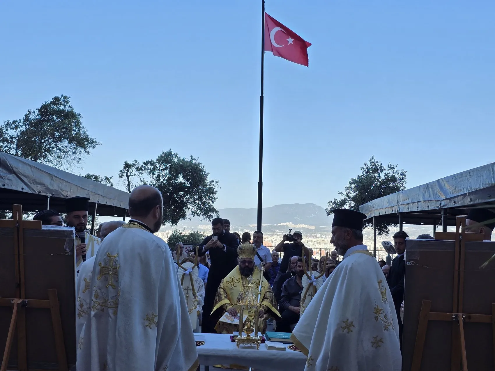 Hatay'da tarihi mağara kilisesinde barış duası yükseldi