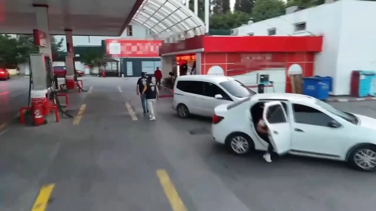 Ünlü bankacıların adıyla sahte yatırım ağı kuran şebekeye büyük darbe