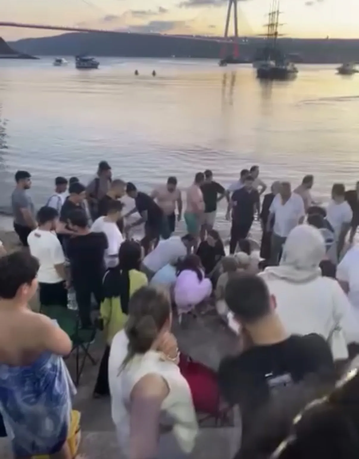 Beykoz Poyrazköy sahilinde denize giren kişi boğulma tehlikesi atlattı