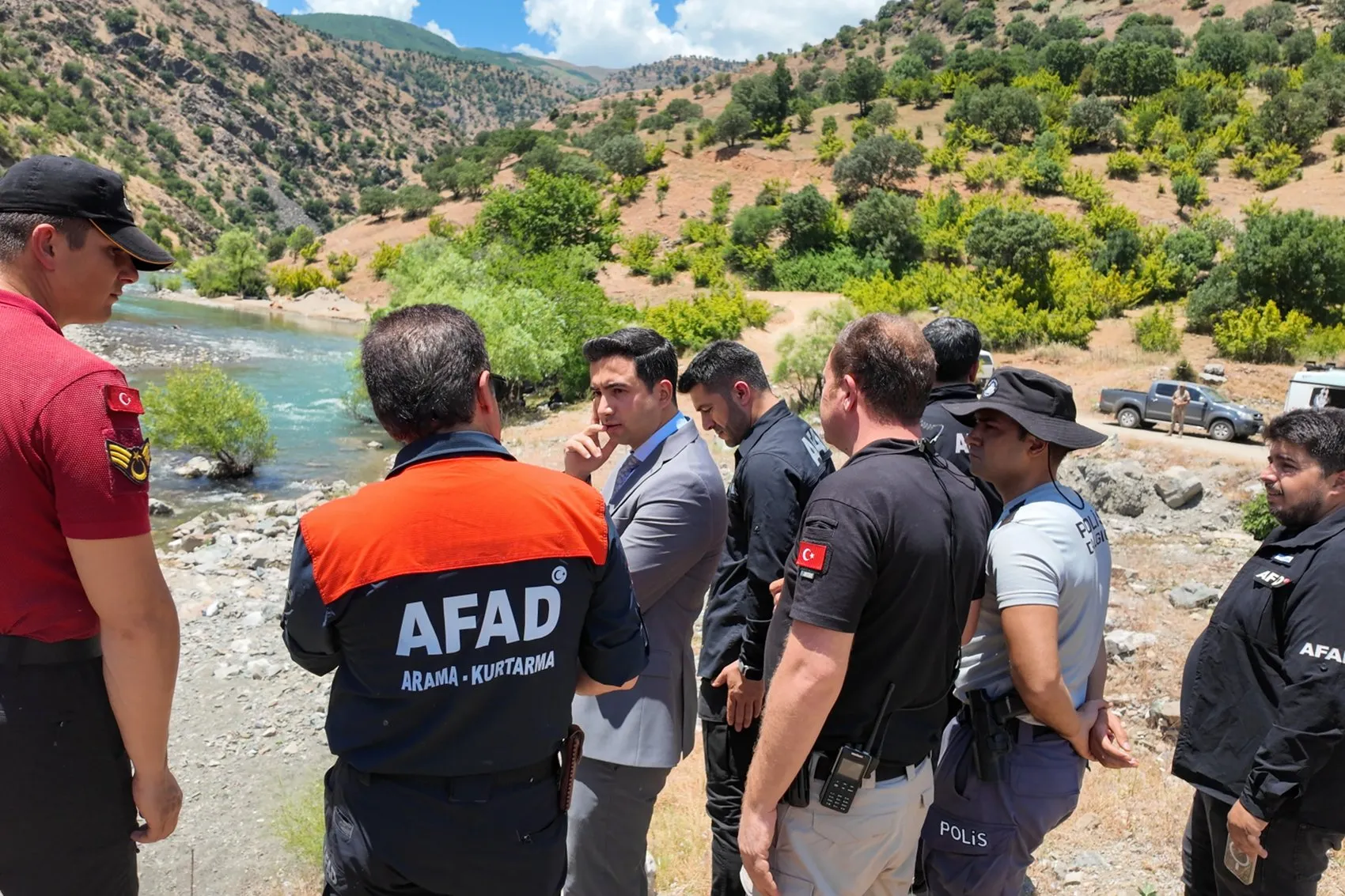 Bingöl’de çayda kaybolan kişiyi arama çalışmaları sürüyor