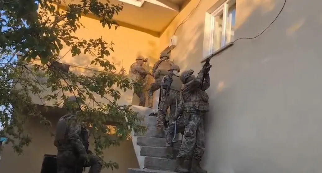 Bitlis merkezli uyuşturucu ağını polis çökertti