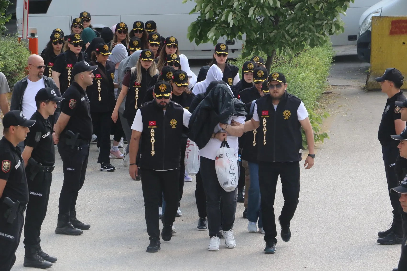 Eskişehir’de masaj salonlarına büyük operasyon