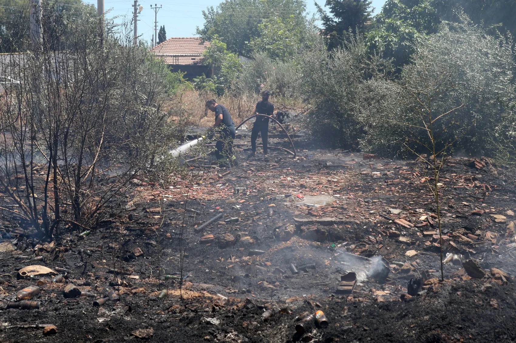 Antalya'da iki kilo demir uğruna mahalle yanıyordu